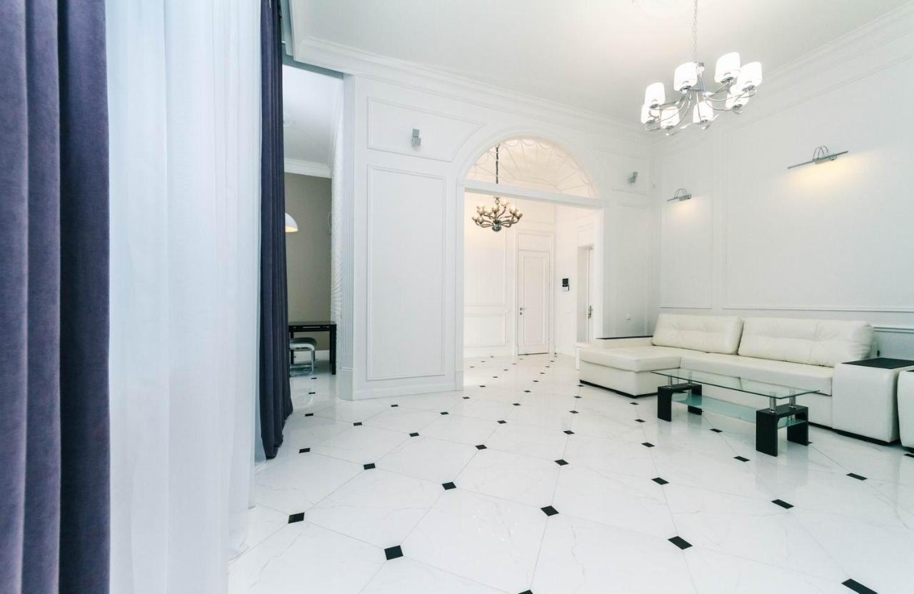 Luxury Beatiful Apartment On Pyshkinska Street เคียฟ ภายนอก รูปภาพ