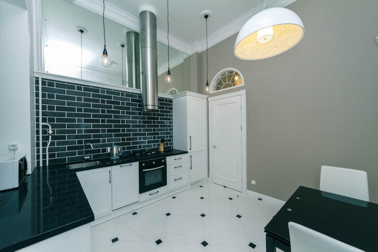 Luxury Beatiful Apartment On Pyshkinska Street เคียฟ ภายนอก รูปภาพ