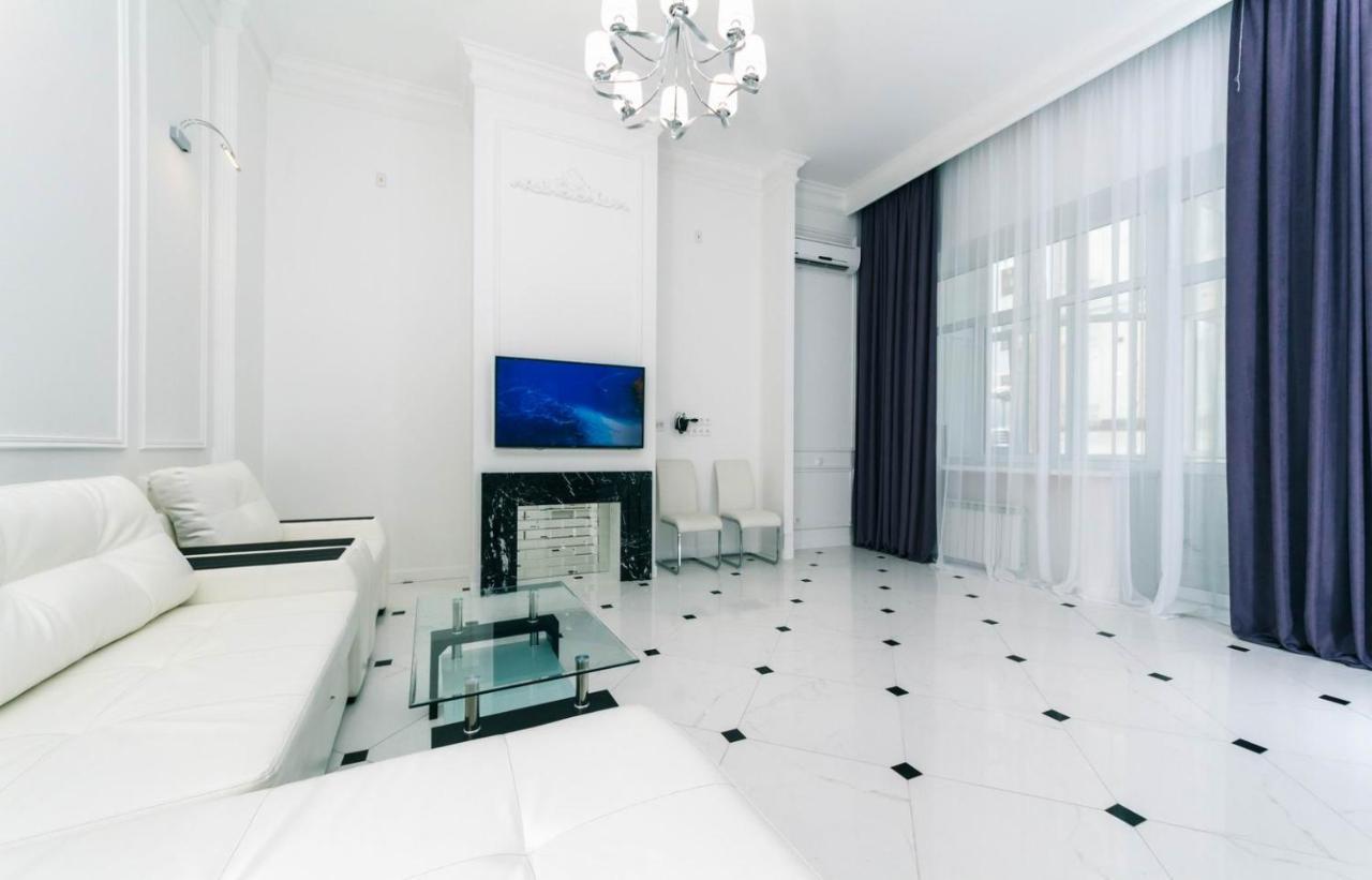 Luxury Beatiful Apartment On Pyshkinska Street เคียฟ ภายนอก รูปภาพ