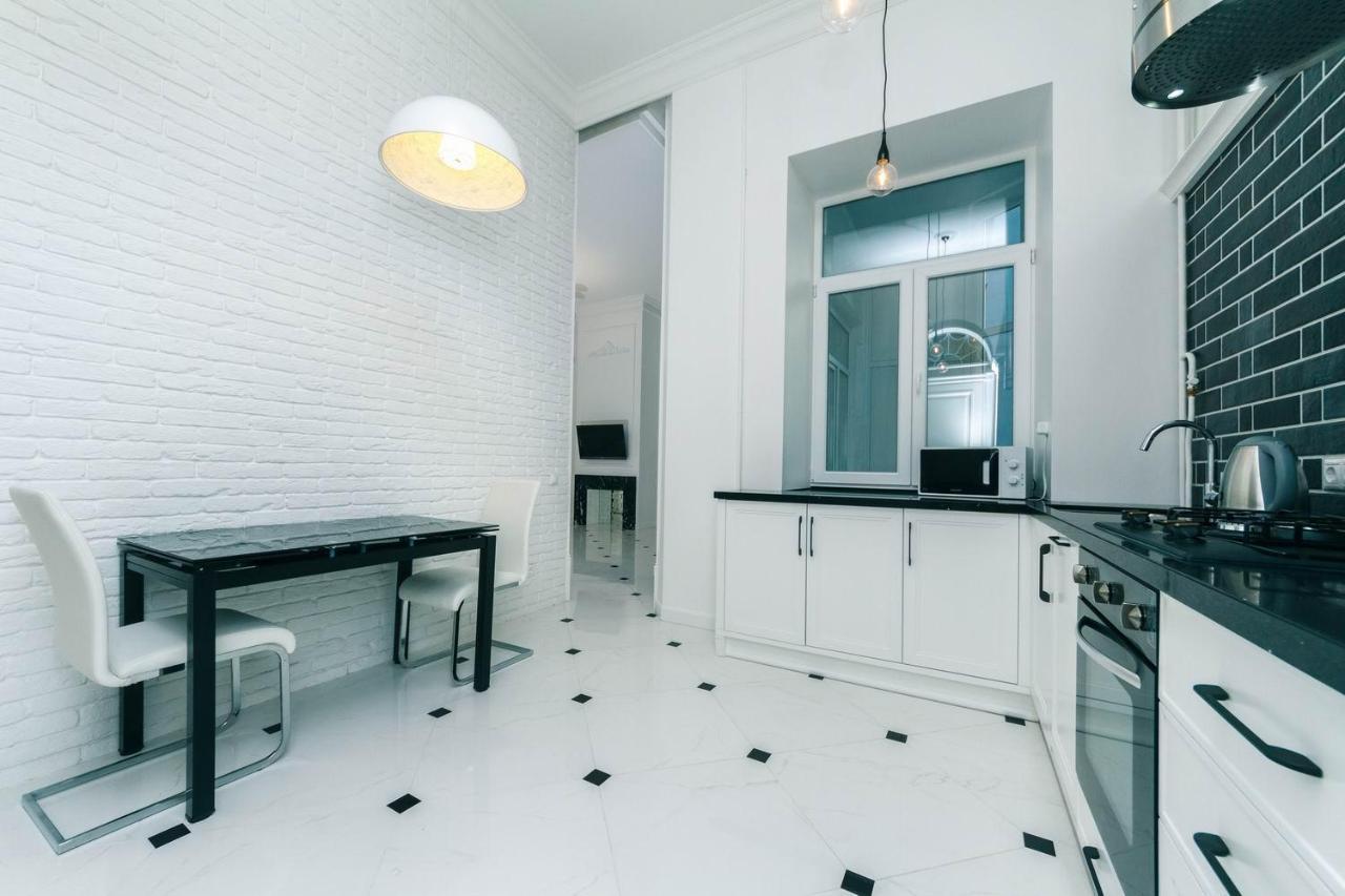 Luxury Beatiful Apartment On Pyshkinska Street เคียฟ ภายนอก รูปภาพ