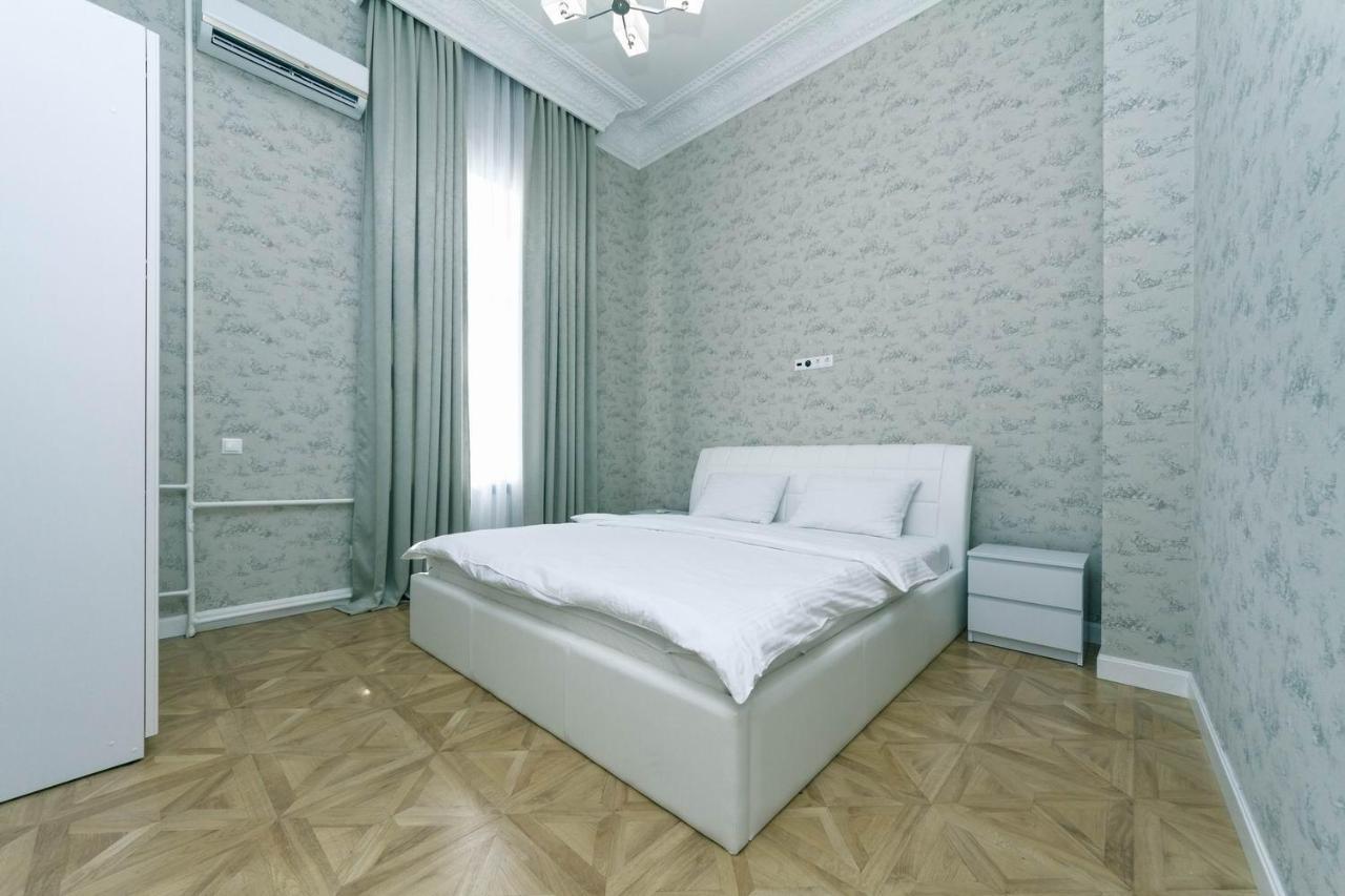 Luxury Beatiful Apartment On Pyshkinska Street เคียฟ ภายนอก รูปภาพ